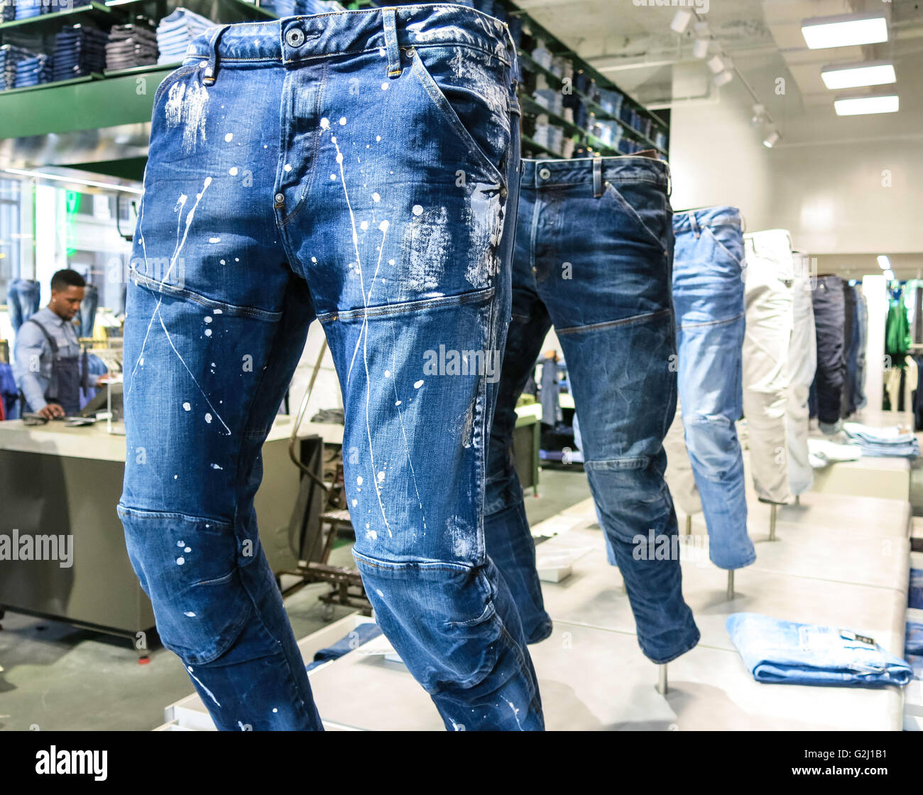 G star jeans Banque de photographies et d'images à haute résolution - Alamy