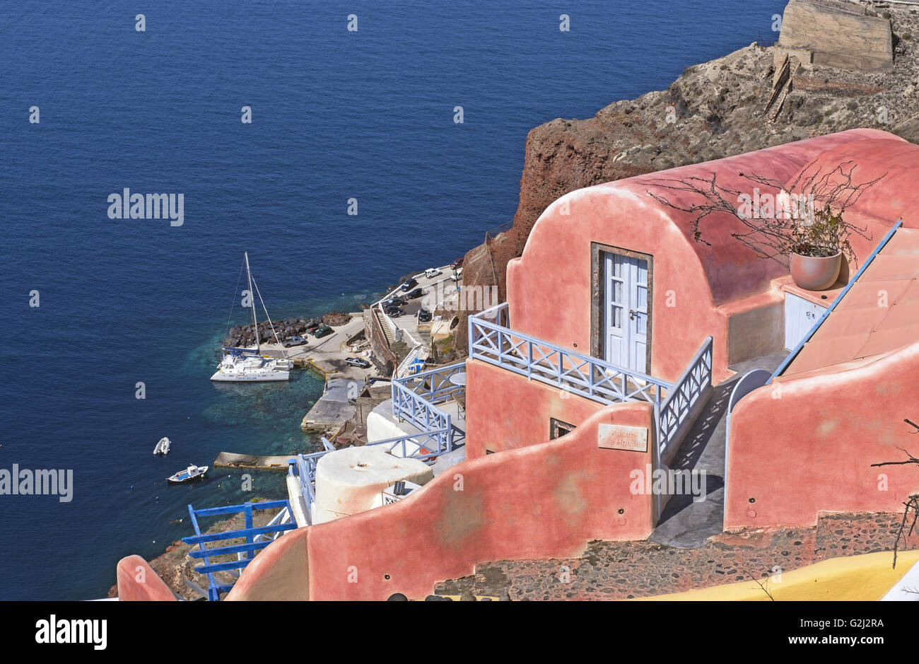 Fermer vue d'Oia surplombant le quartier de Kaldera l'île de Santorin, Cyclades, Grèce Banque D'Images