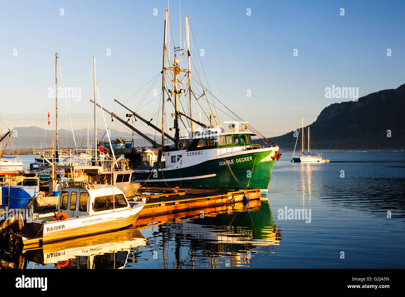 Le bateau de pêche, Double Decker, amarré dans la baie de Cowichan près de Duncan, en Colombie-Britannique. Banque D'Images