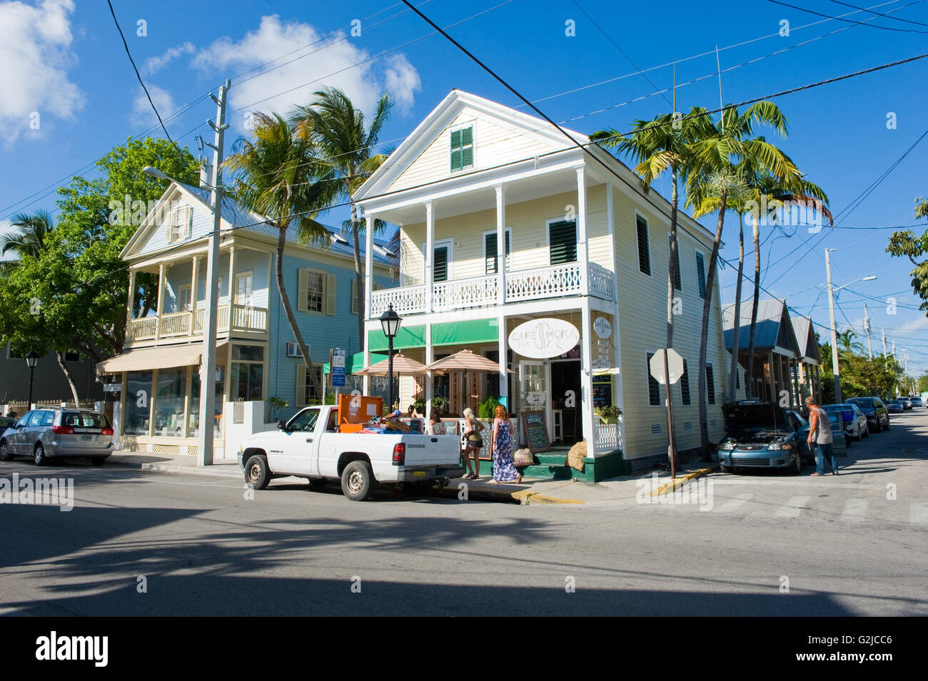 KEY WEST, Floride, USA - Mai 01, 2016 : Floride typiques maisons de Duval Street dans le centre de Key West Banque D'Images