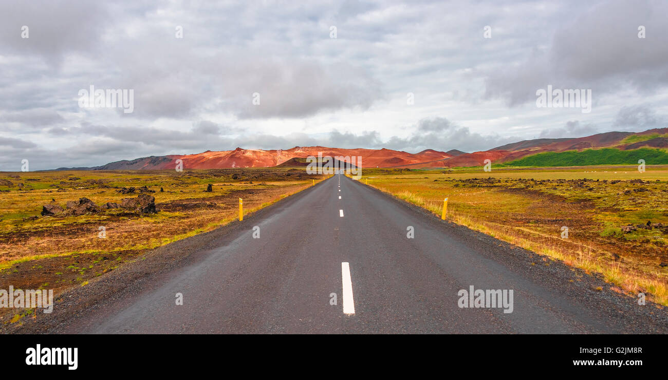 Route isolé et de l'Islande l'Islande, au paysage coloré de l'été, 2015 Banque D'Images