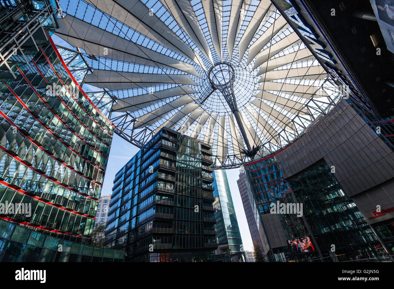Nouveau Sony Center forum couvert par un dôme en verre, architecte Helmut Jahn Potsdamer Platz, Berlin Banque D'Images