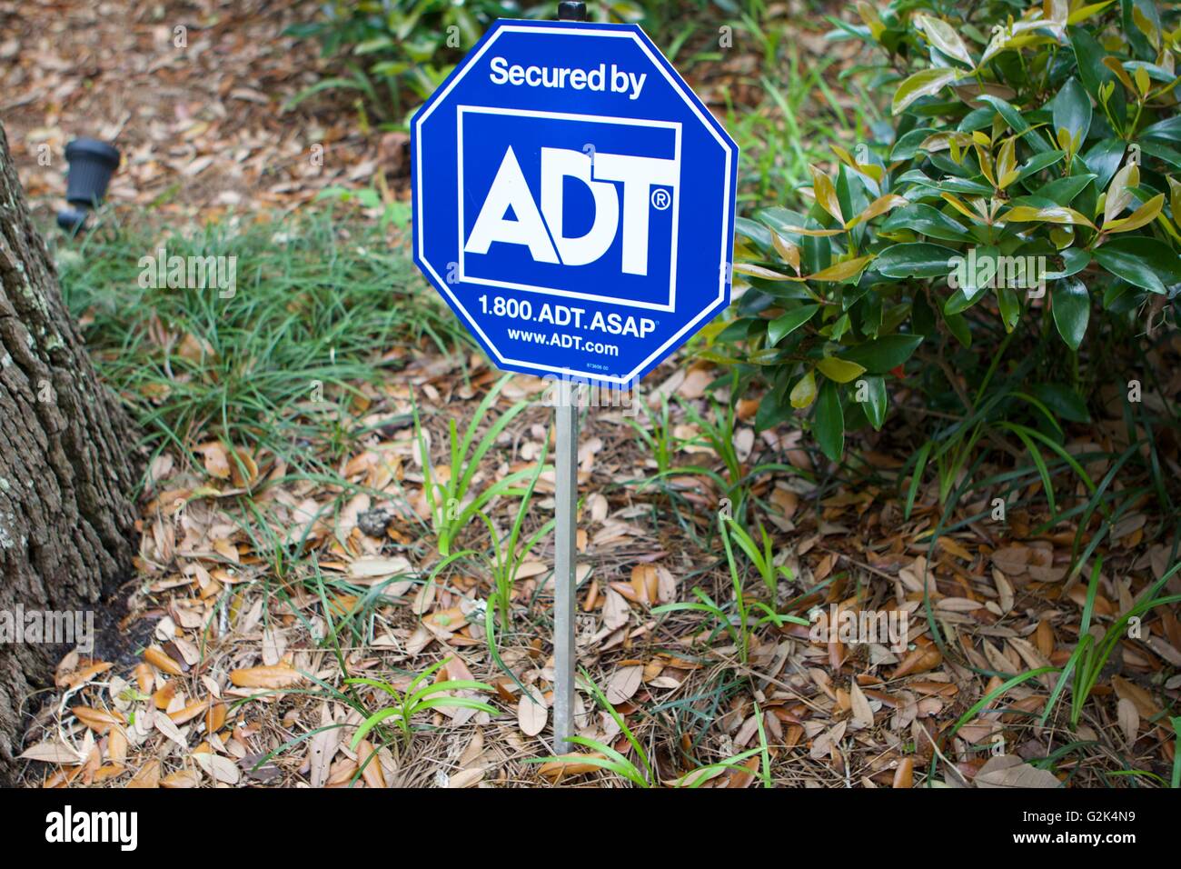 Sécurité à la maison d'ADT signe extérieur d'une maison Banque D'Images