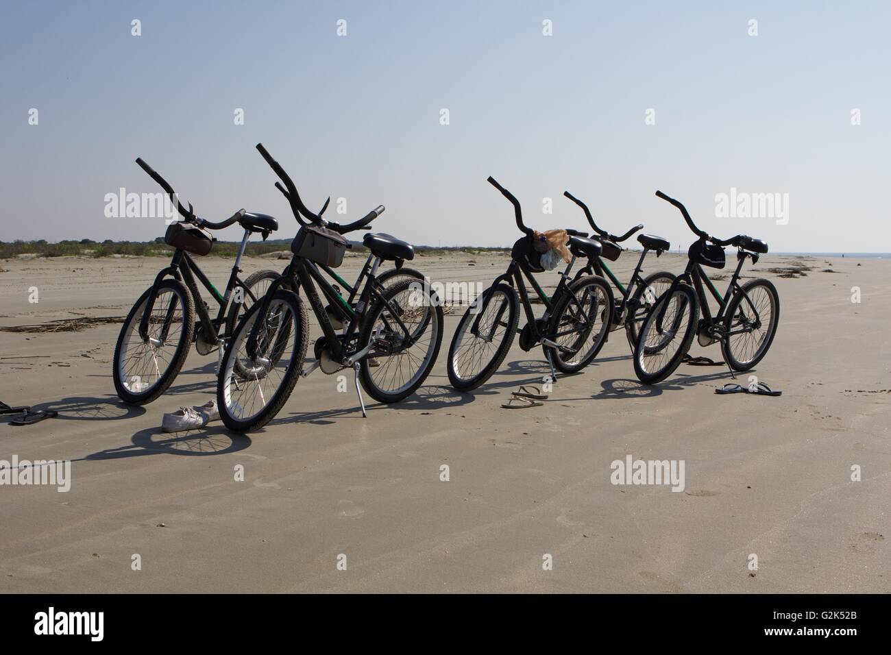 Des vélos sur une plage Banque D'Images