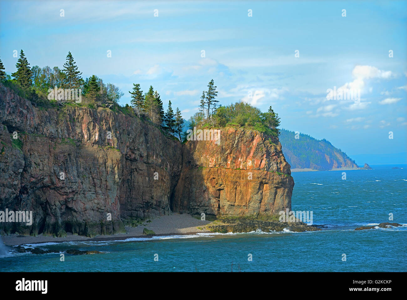 Rivage rocheux au large de la baie de Fundy Cape d'Or Nova Scotia Canada Banque D'Images