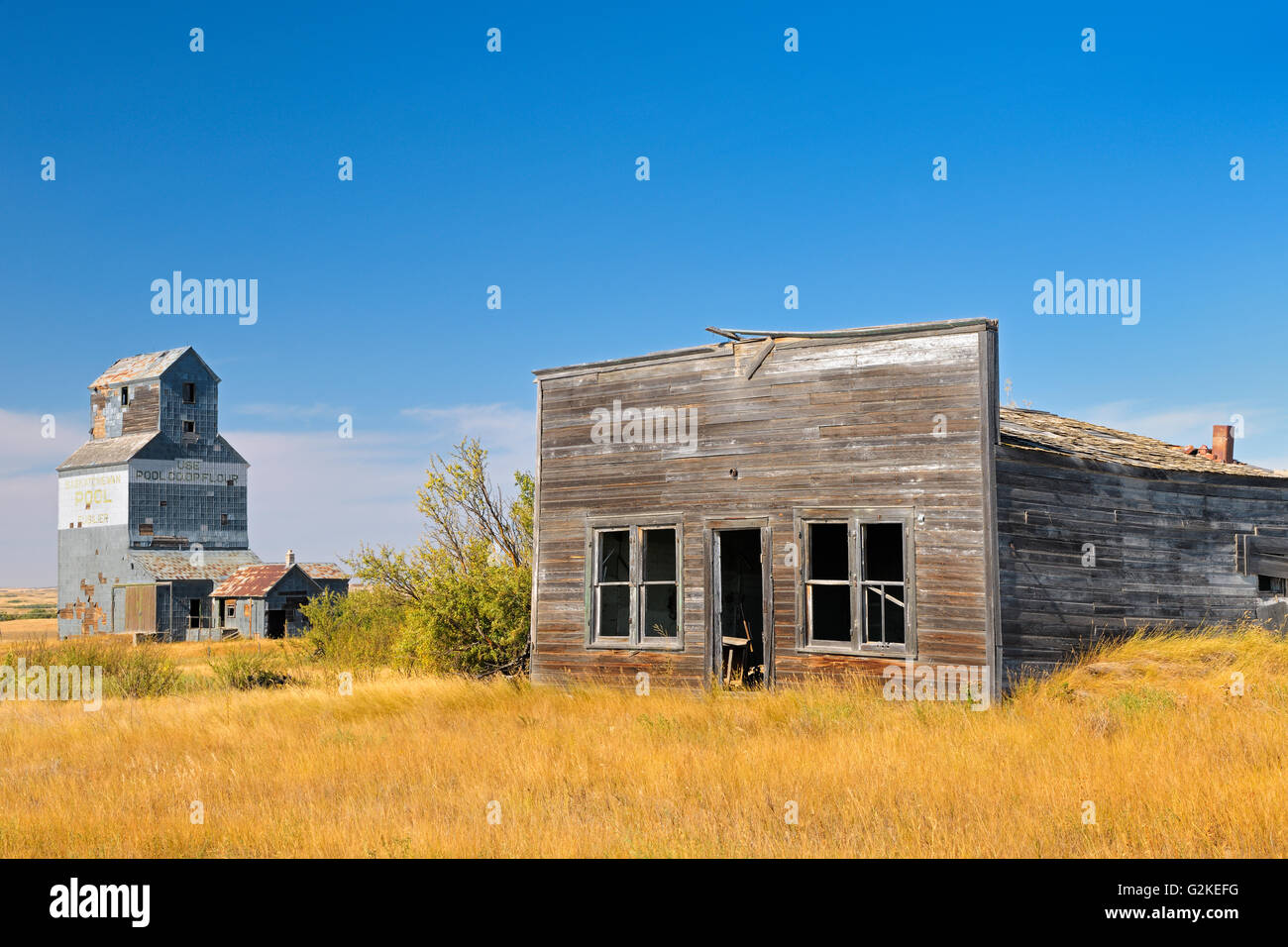 Magasin général et l'élévateur à grain en ville fantôme Fusiller Saskatchewan Canada Banque D'Images