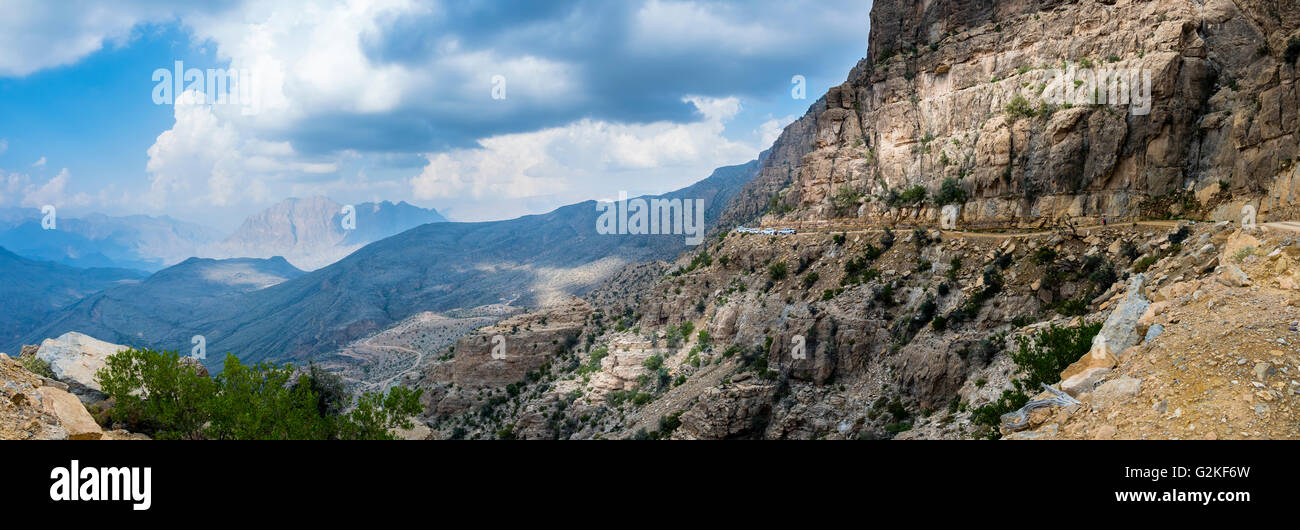 Oman, Bilad Sayt, jeeps sur l'évolution vers Wadi Bani Awf Banque D'Images