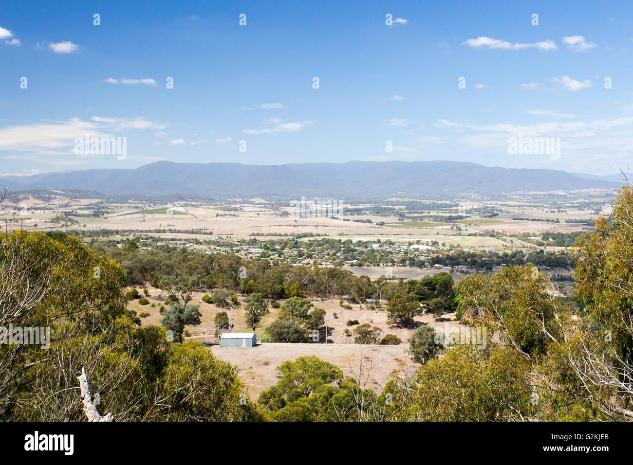 La vue sur Yarra Glen sur une chaude journée d'été à Victoria, Australie Banque D'Images