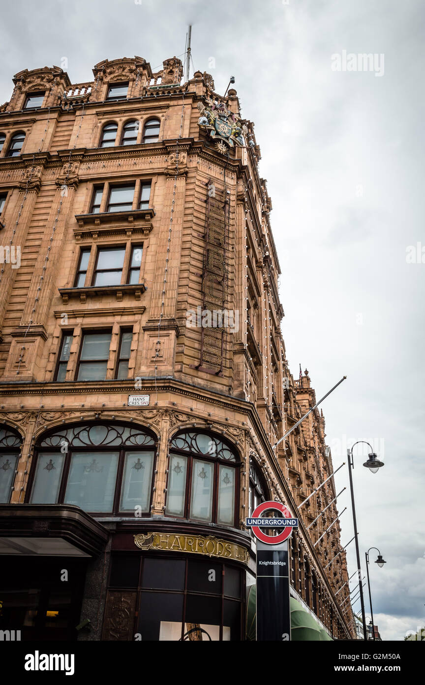 Londres, Royaume-Uni - 19 août 2015 : grand magasin Harrods. Harrods est le plus célèbre et luxueux grand magasin Banque D'Images