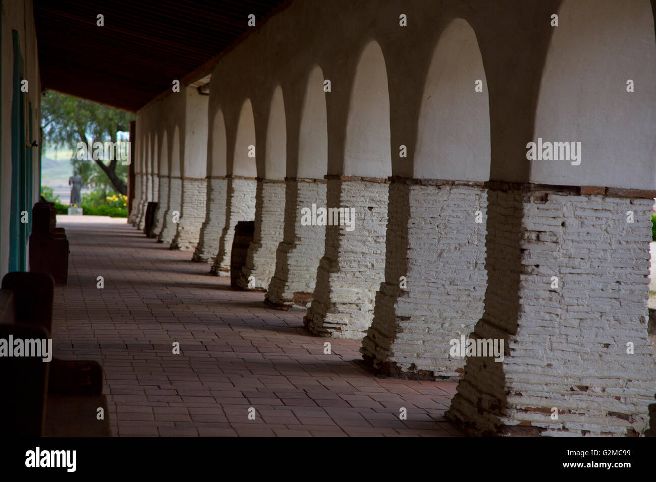 Une marche pacifique jusqu'à une mission en Californie Banque D'Images