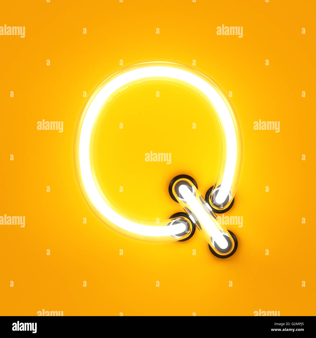 Neon light caractère alphabet Q font. Tube neon glow lettres effet sur fond orange. Le rendu 3D Banque D'Images