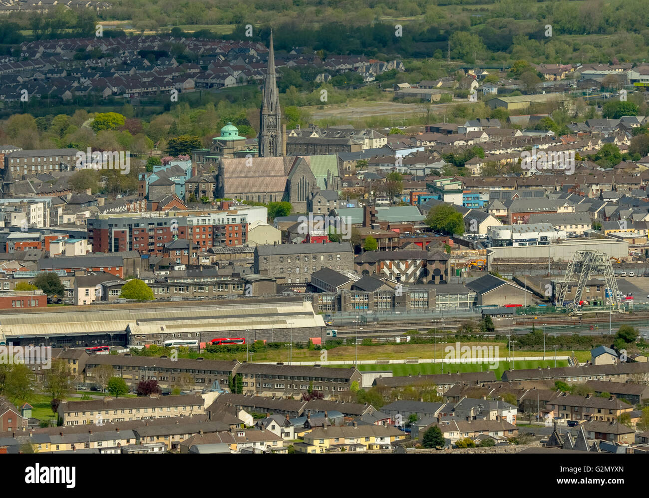 Vue aérienne, le centre-ville de Limerick sur le Shannon avec la ville de Saint John's, comté de Clare, Limerick, Limerick, Irlande, Banque D'Images