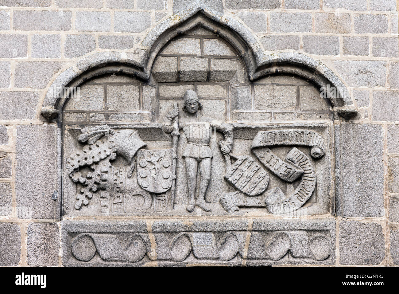Linteau Valderrábanos Palace, où la pierre se lit la devise 'Templiers Non Nobis Domine, non nobis, sed Nomine Tuo da Gloriam' Banque D'Images Linteau Valderrábanos Palace, où la pierre se lit la devise 'Templiers Non Nobis Domine, non nobis, sed Nomine Tuo da Gloriam' Banque D'Images