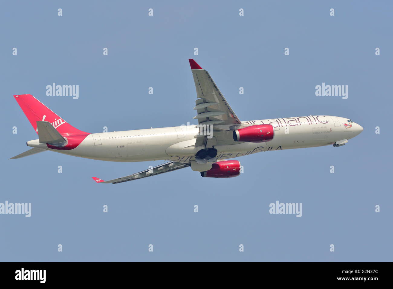 Virgin Atlantic Airbus 330-300 G-vine, au départ de l'aéroport Heathrow de Londres, UK Banque D'Images