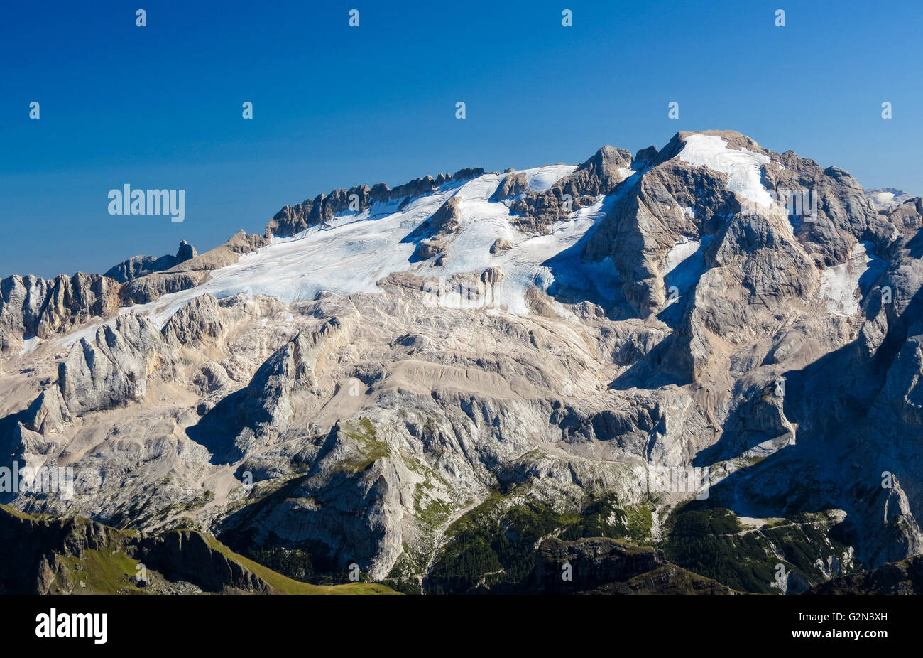 Le groupe de montagne Marmolada. Côté nord avec retraitement glacierréchauffement climatique sur les Dolomites. Alpes italiennes. Europe. Banque D'Images
