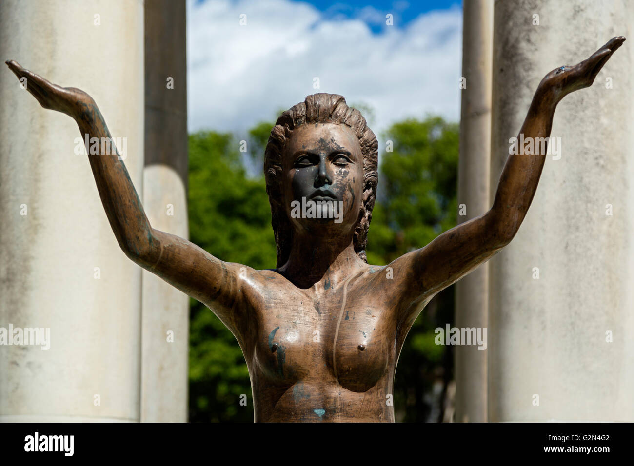 La place d''Assas, sculpture par Martial Raysse, Nîmes, Gard, France Photo  Stock - Alamy