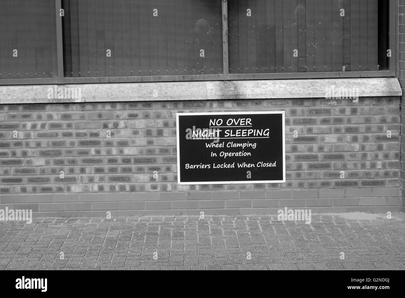 Pas de signe pour dormir dans le parking d'une maison à Brean, Somerset. Mai 2016 Banque D'Images