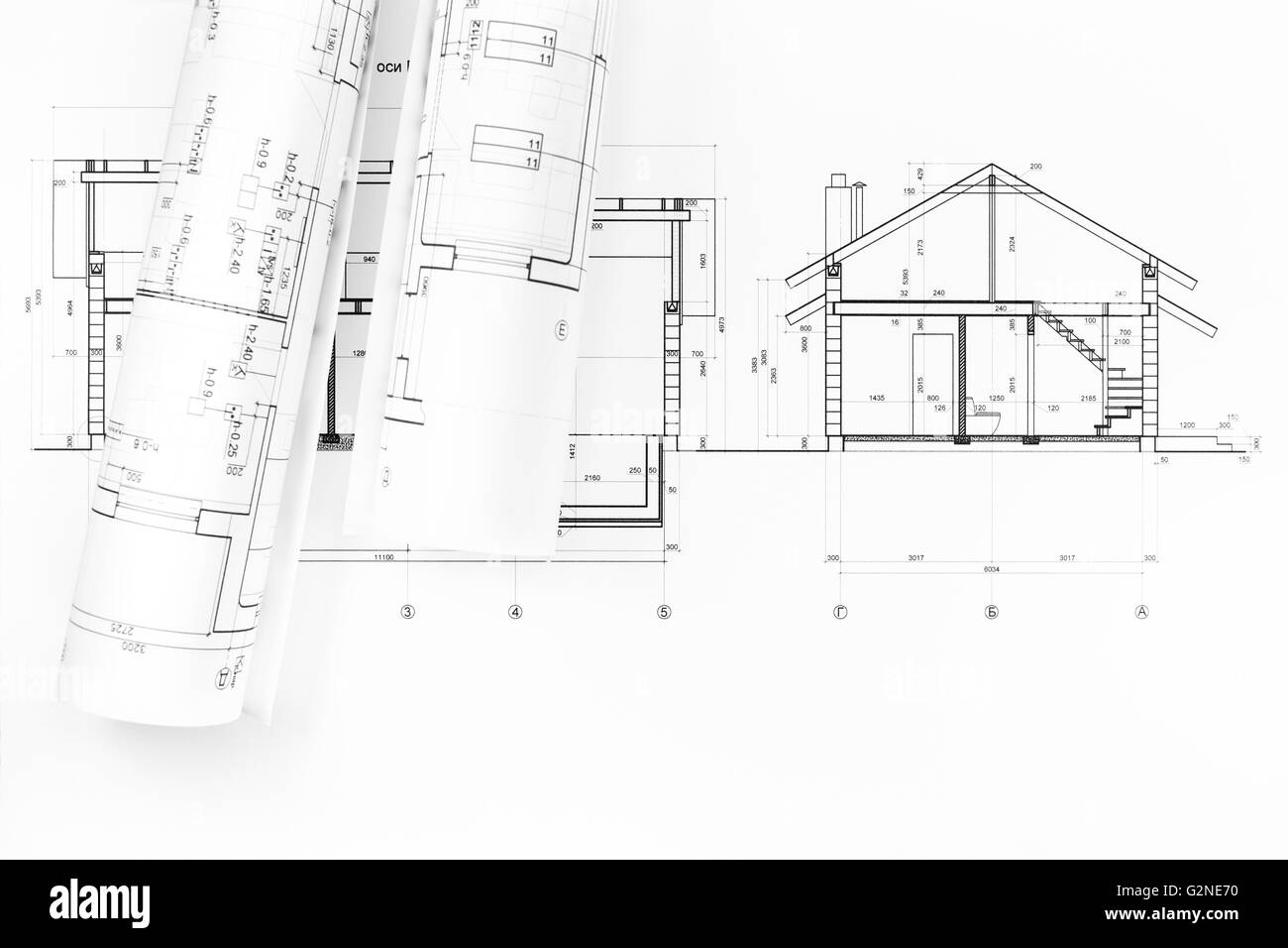 Rouleaux de plans et dessins d'architecture de la maison moderne Banque D'Images