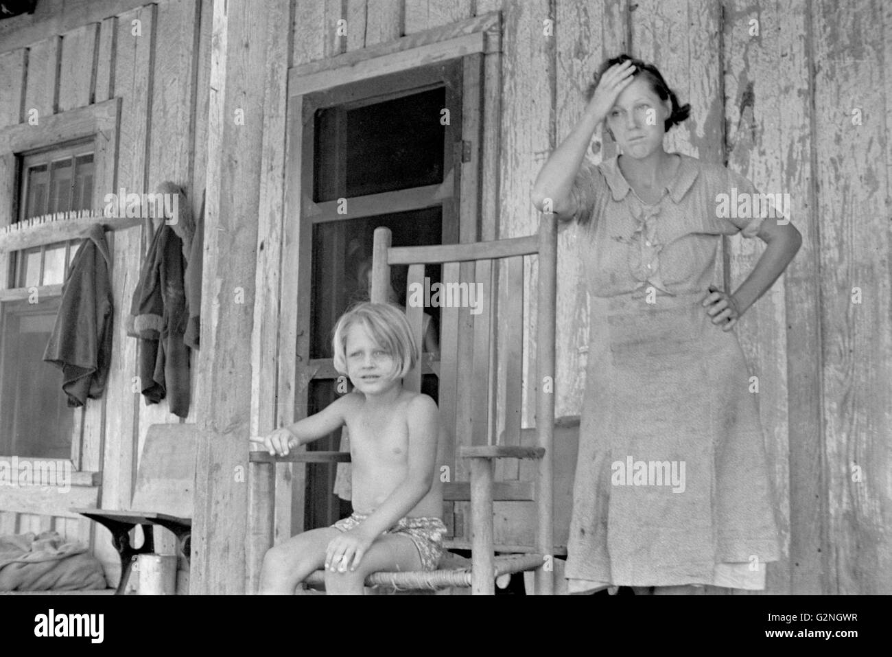 Femme et enfant de Métayer, plantation de coton Stortz, Comté de Pulaski, New York, USA, Arthur Rothstein pour Farm Security Administration (FSA), Août 1935 Banque D'Images