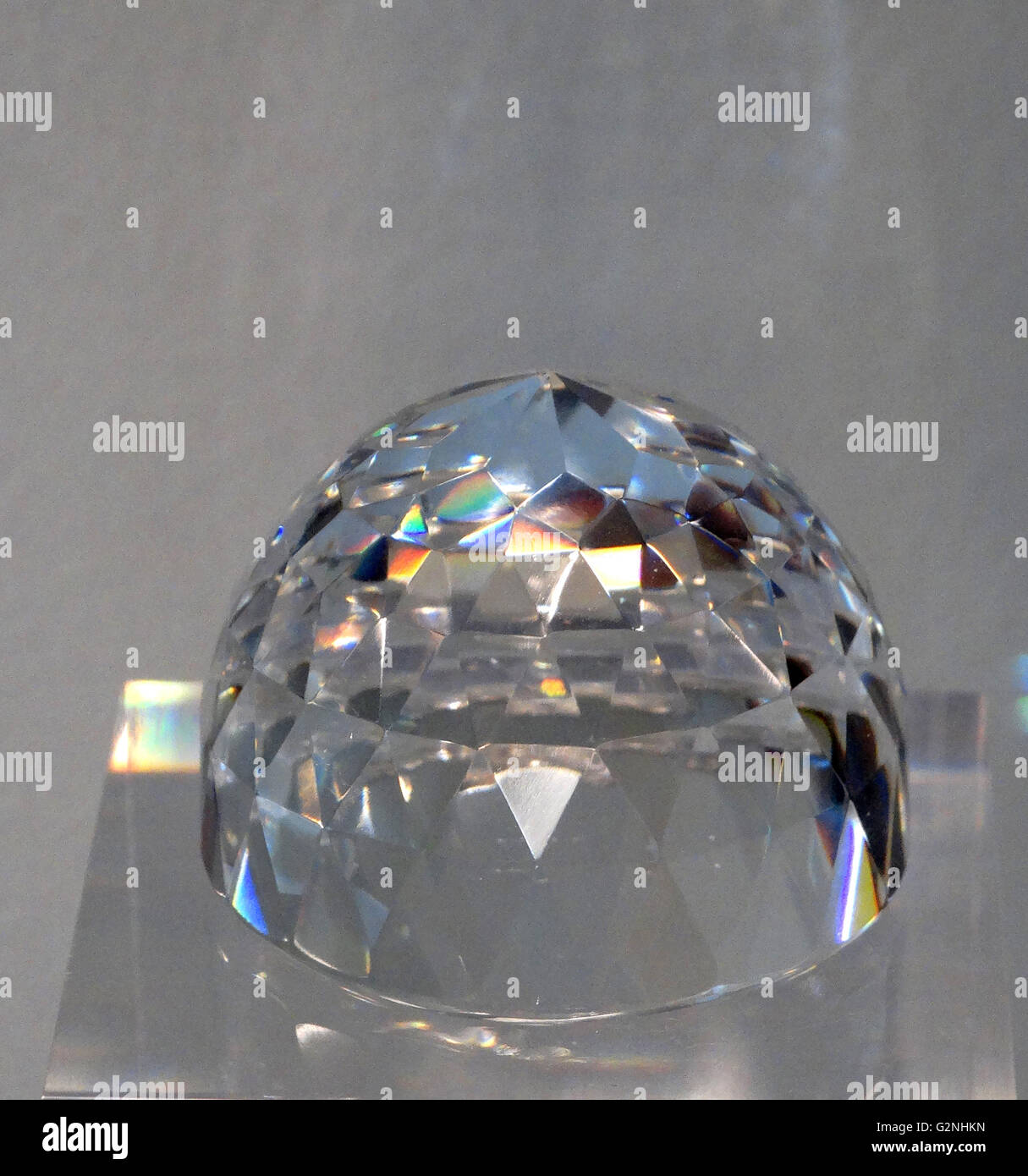 Le Diamant Orloff (parfois l'épeautre Orlov) est un grand diamant qui fait partie de la collection de la Diamond Fund du Kremlin de Moscou. Son origine - décrit comme ayant la forme et les proportions de la moitié d'un oeuf de poule. Datée 2014 Banque D'Images