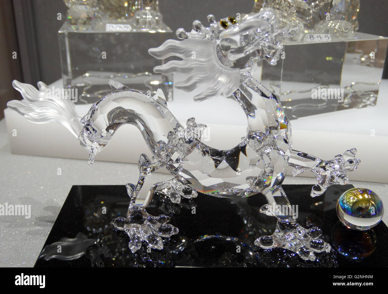 Swarovski Crystal Dragon. Swarovski est un producteur autrichien de luxe couper verre au plomb. Fondé par Daniel Swarovski (1862-1956). Datée 2014 Banque D'Images