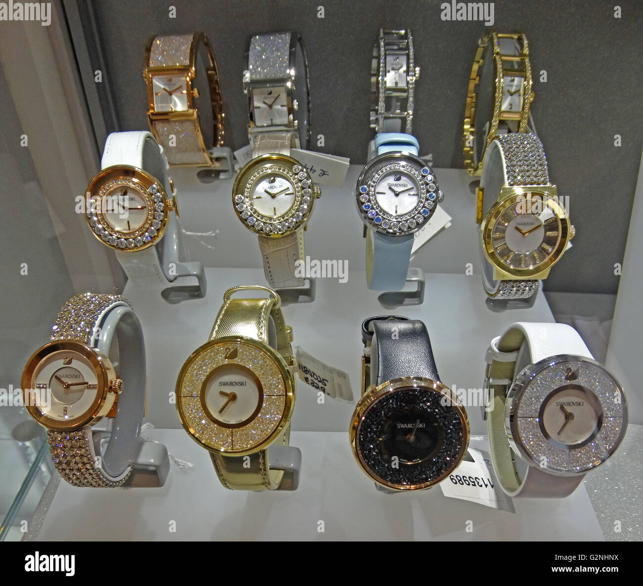 Collection de montres Swarovski. Swarovski est un producteur autrichien de luxe couper verre au plomb. Fondé par Daniel Swarovski (1862-1956). Datée 2014 Banque D'Images