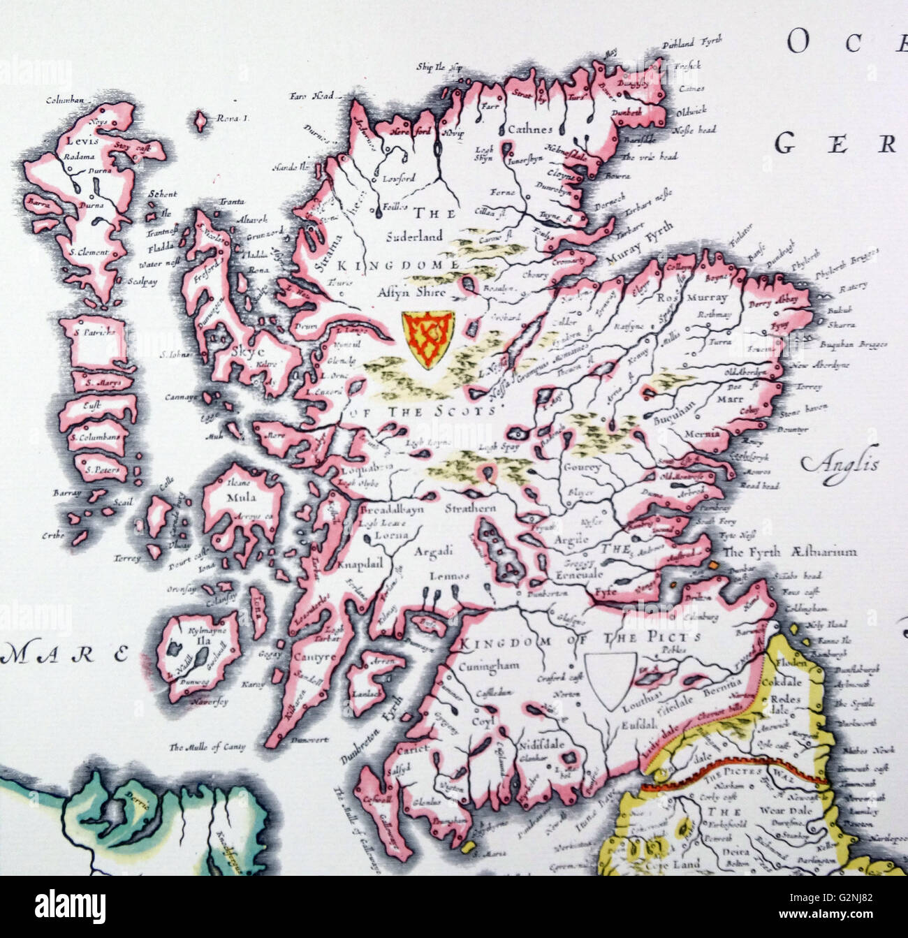 Bouclier de l'Écosse, de l'Heptarchie ; un nom collectif appliqué à les royaumes anglo-saxons du sud, l'Est, et le centre de l'Angleterre durant l'antiquité tardive et le haut Moyen Age, détail d'une carte antique de la Grande-Bretagne, par le cartographe Hollandais Willem Blaeu Atlas Novus (Amsterdam en 1635) Banque D'Images