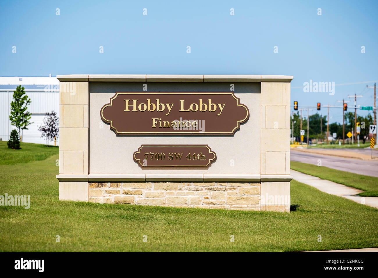 Hobby Lobby monument sign advertising le ministère des finances à 7707 SW 44th street, Oklahoma City, Oklahoma, USA. Banque D'Images