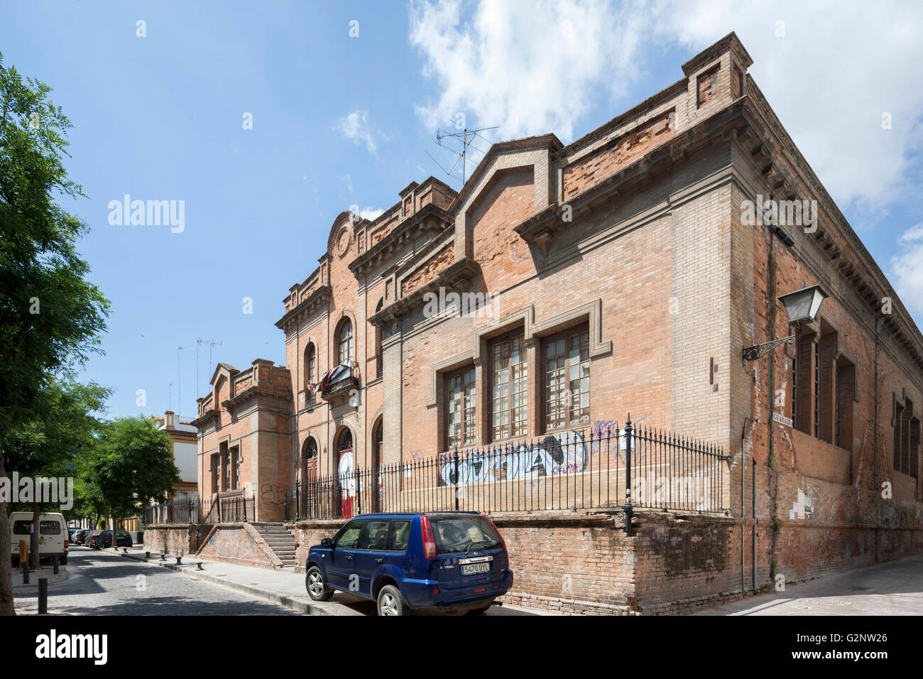 Ancienne école publique de San Bernardo, bâtiment occupé par des squatters, Séville, Espagne Banque D'Images