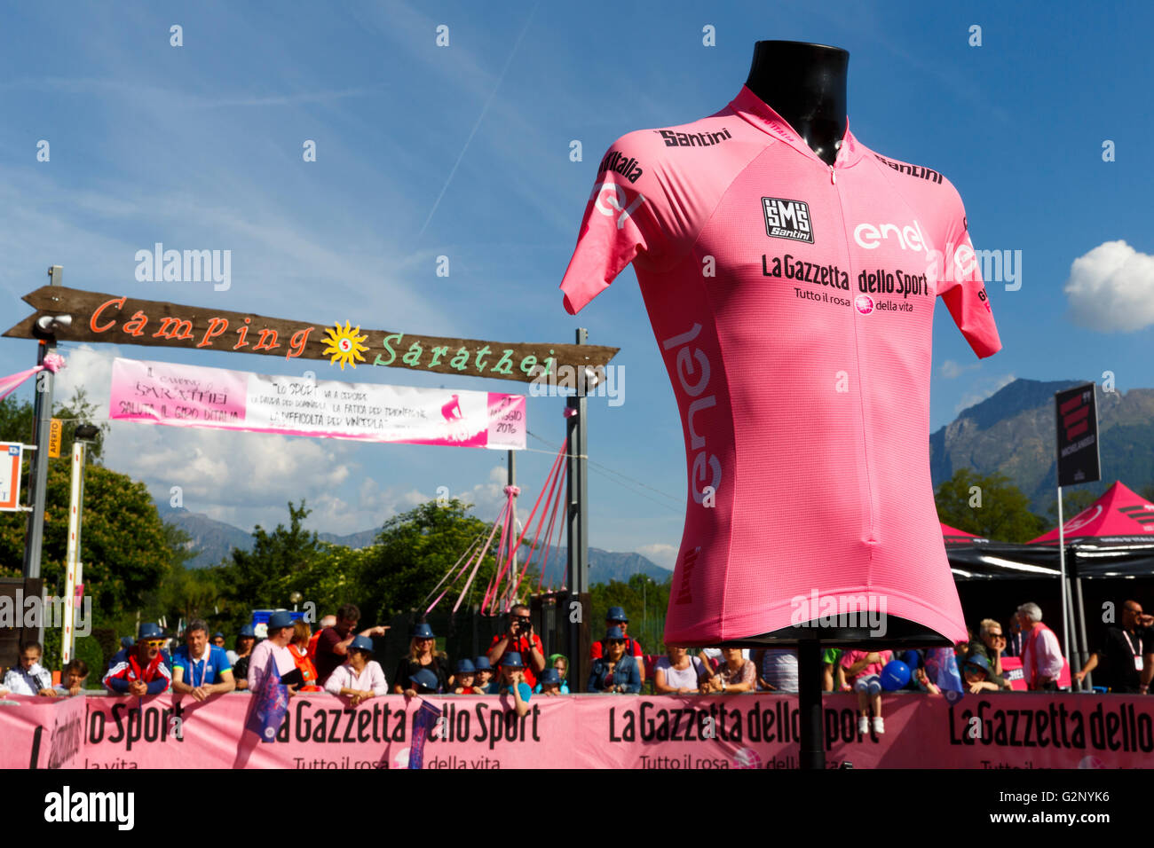 San Lorenzo del Vallo lake Santa Croce, Italie - 21 mai 2016 : le début de la 99e du Tour d'Italie 2016 par San Lorenzo del Vallo à Corvara. Banque D'Images