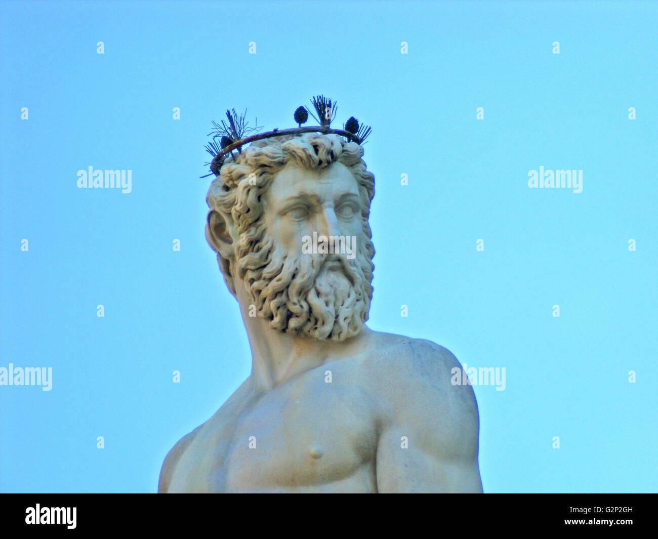 Détail de la fontaine de Neptune de la Piazza della Signoria (un carré en face du Palazzo Vecchio) Florence, Italie. Elle a été commandée en 1565 et est par le sculpteur Bartolomeo Ammannati, cependant le design a été fait par Baccio Bandinelli avant sa mort. La sculpture est faite de marbre Apuanes, et est censée représenter la domination florentine sur la mer. Elle a été commandée pour un mariage, et le visage de Neptune ressemble à celui de Cosimo I de Médicis, duc de Florence/Grand-duc de Toscane, et père du marié. Banque D'Images