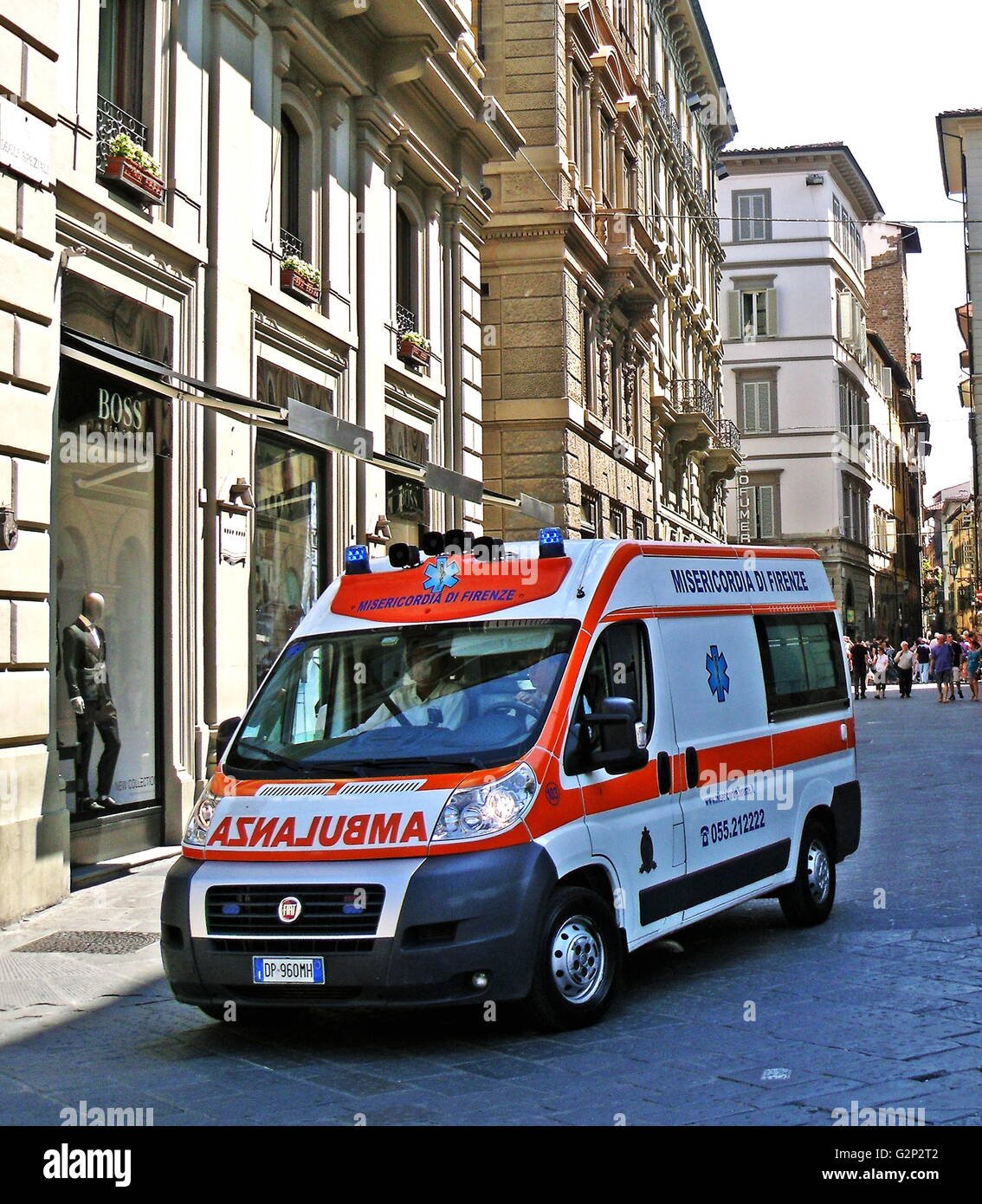 Une Ambulance italien van dans les rues de Florence, Italie. Banque D'Images