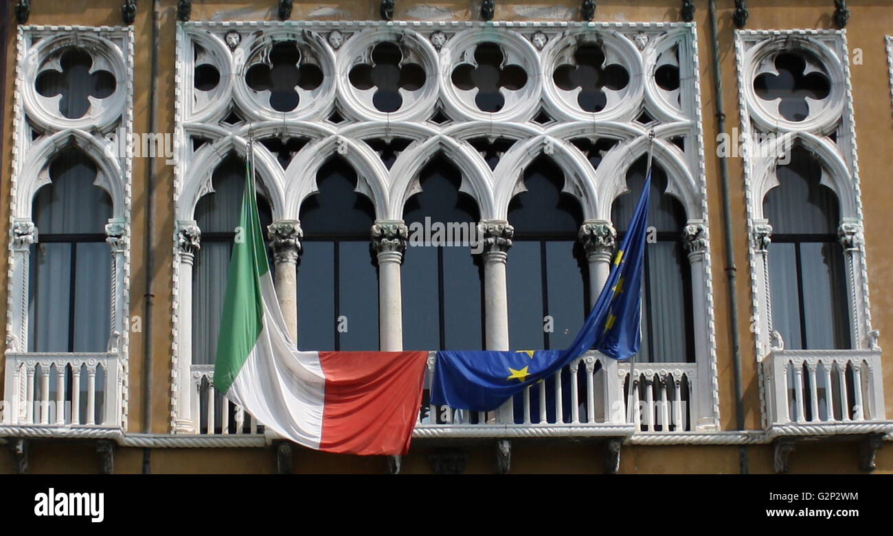 Le Palazzo Cavalli Franchetti, un palais sur le Grand Canal à Venise, Italie. Érigée en 1565, et modernisé en interne dans le 19e siècle (avec des modifications extérieures). Accueil de l'Istituto Veneto di Scienze Lettere e Arti & depuis 1999. Il est fréquemment utilisé pour des manifestations culturelles. Banque D'Images