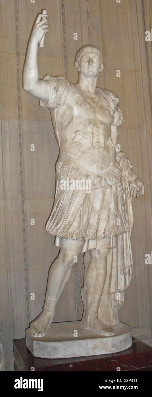 En véhicules blindés de statue de Caligula de la collection Borghèse. Période Flaviens (69-96 Ma.) Cette statue a fait l'objet de restauration dans le 18e siècle. Banque D'Images