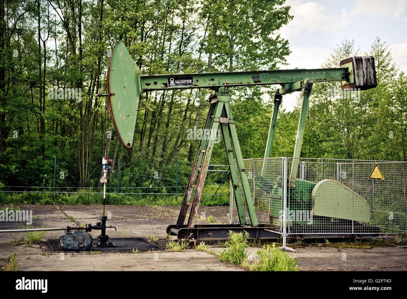 Petite station de la pompe à huile en Rheinland-pfalz Allemagne Banque D'Images