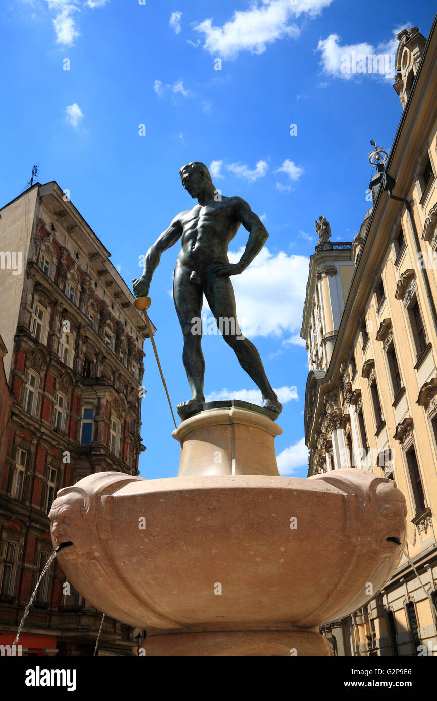 Fencer fontaine à la place de l'université, Wroclaw, Silésie, Pologne, Europe Banque D'Images