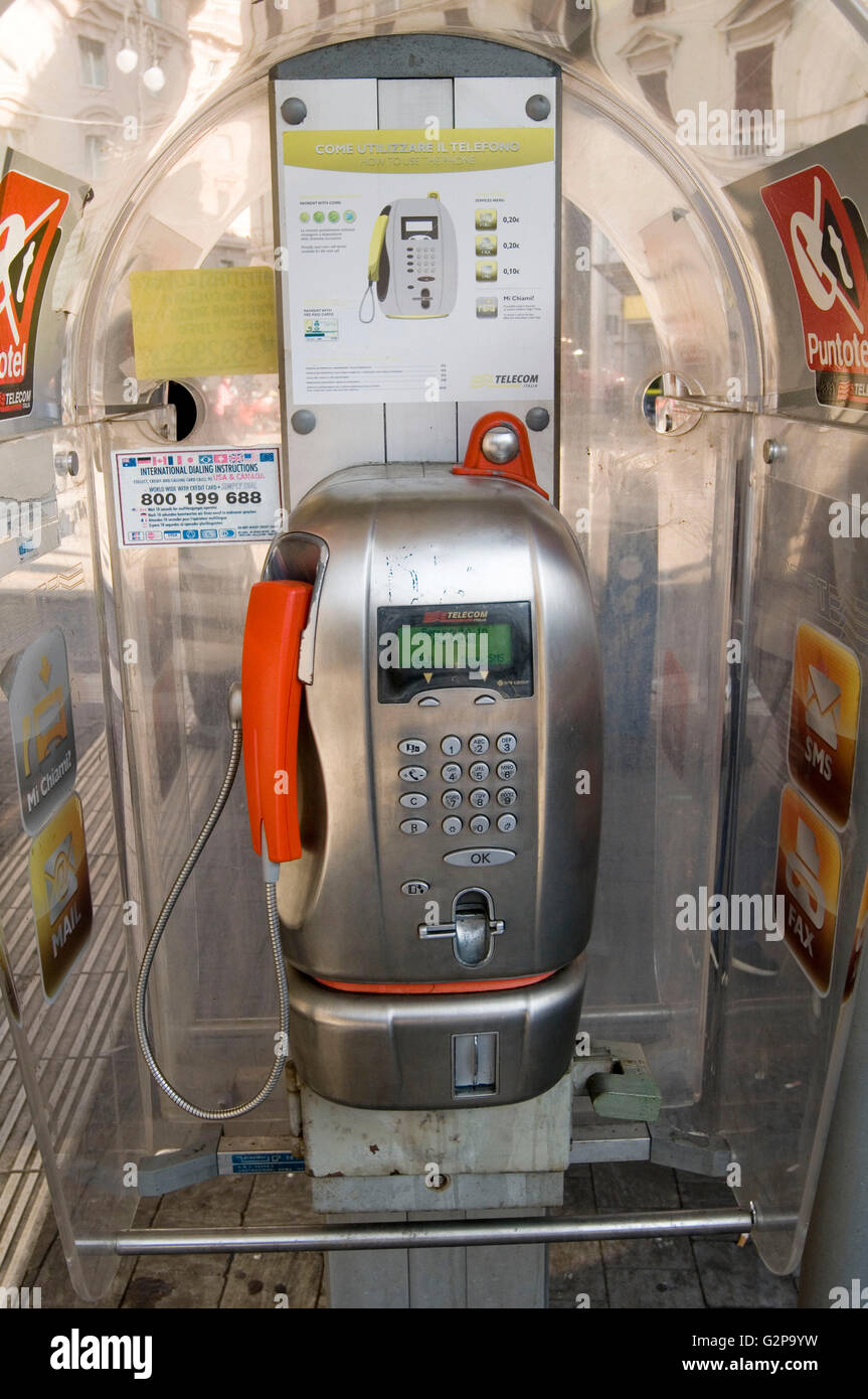 Boîte de téléphone téléphones téléphone téléphones publics italien italie boîtes appel callbox paye Banque D'Images