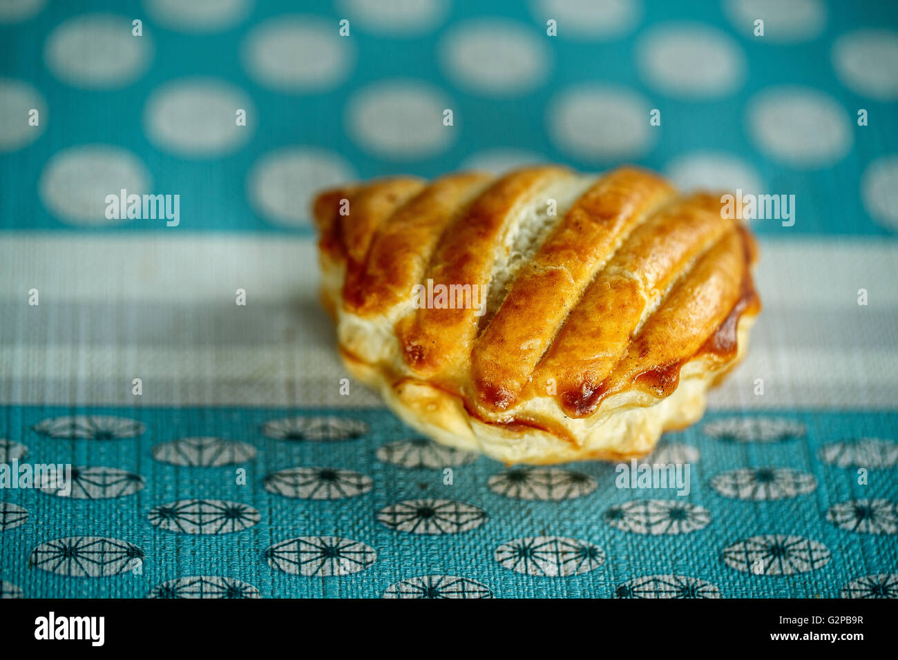 La pâtisserie française doux rempli de morceaux de pommes Banque D'Images