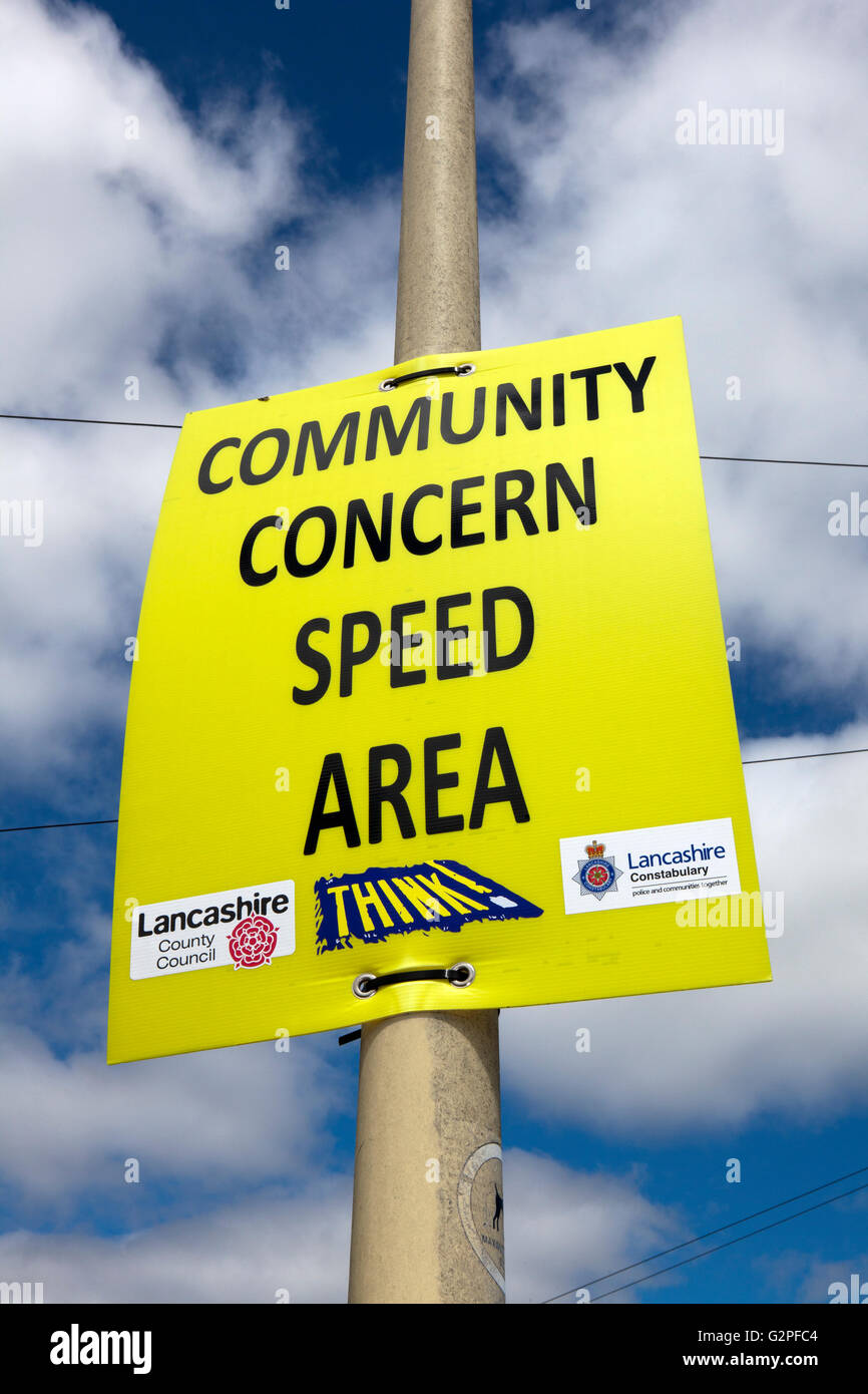 Bescar Brow, Lancashire, Royaume-Uni. 1er juin 2016. En vertu d'une nouvelle initiative de Lancashire Constabulary, une préoccupation communautaire Zone de vitesse a été placé en Bescar dans le Lancashire. Ce domaine sera suivie par les caméras de contrôle de la téléphonie mobile qui ont été demandés par la communauté locale. Le programme d'application sera axée sur les sites avec le plus grave accident de l'histoire. Credit : Cernan Elias/Alamy Live News Banque D'Images