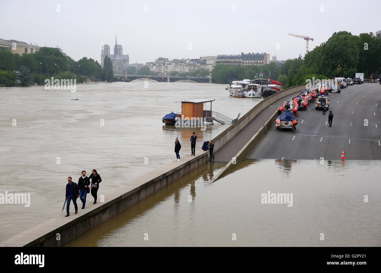 L'inondation de la Seine à Paris le 02 juin 2016 à Paris, France. La montée des eaux de la Seine a débordé les berges des rivières, des routes et voies ferroviaires à travers Paris Banque D'Images