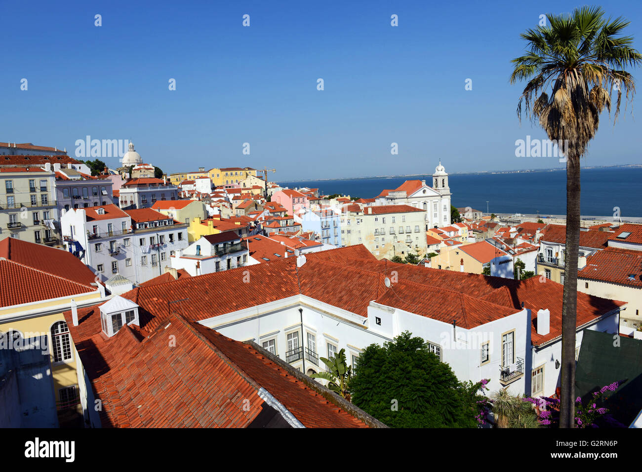 Vue du Miradouro de Santa Luzia sur la vieille ville de Lisbonne, Alfama Banque D'Images