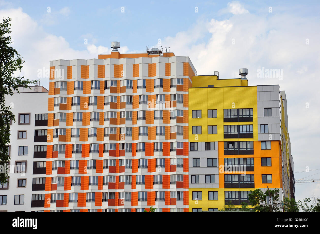 Nouveau bâtiment moderne appartement avec belle façade couleur Banque D'Images