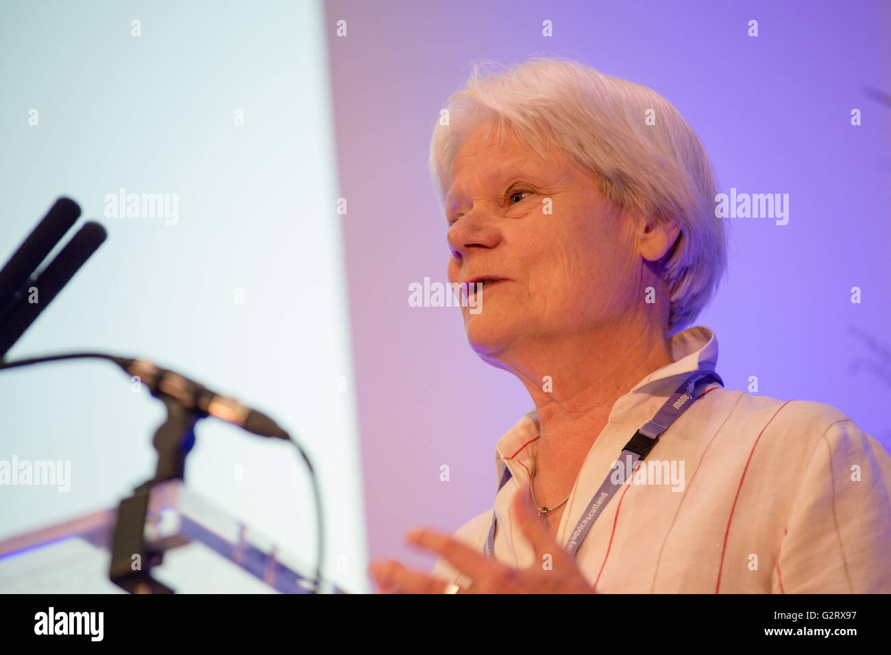 Le Professeur Catherine Guigon parlant à la conférence Banque D'Images