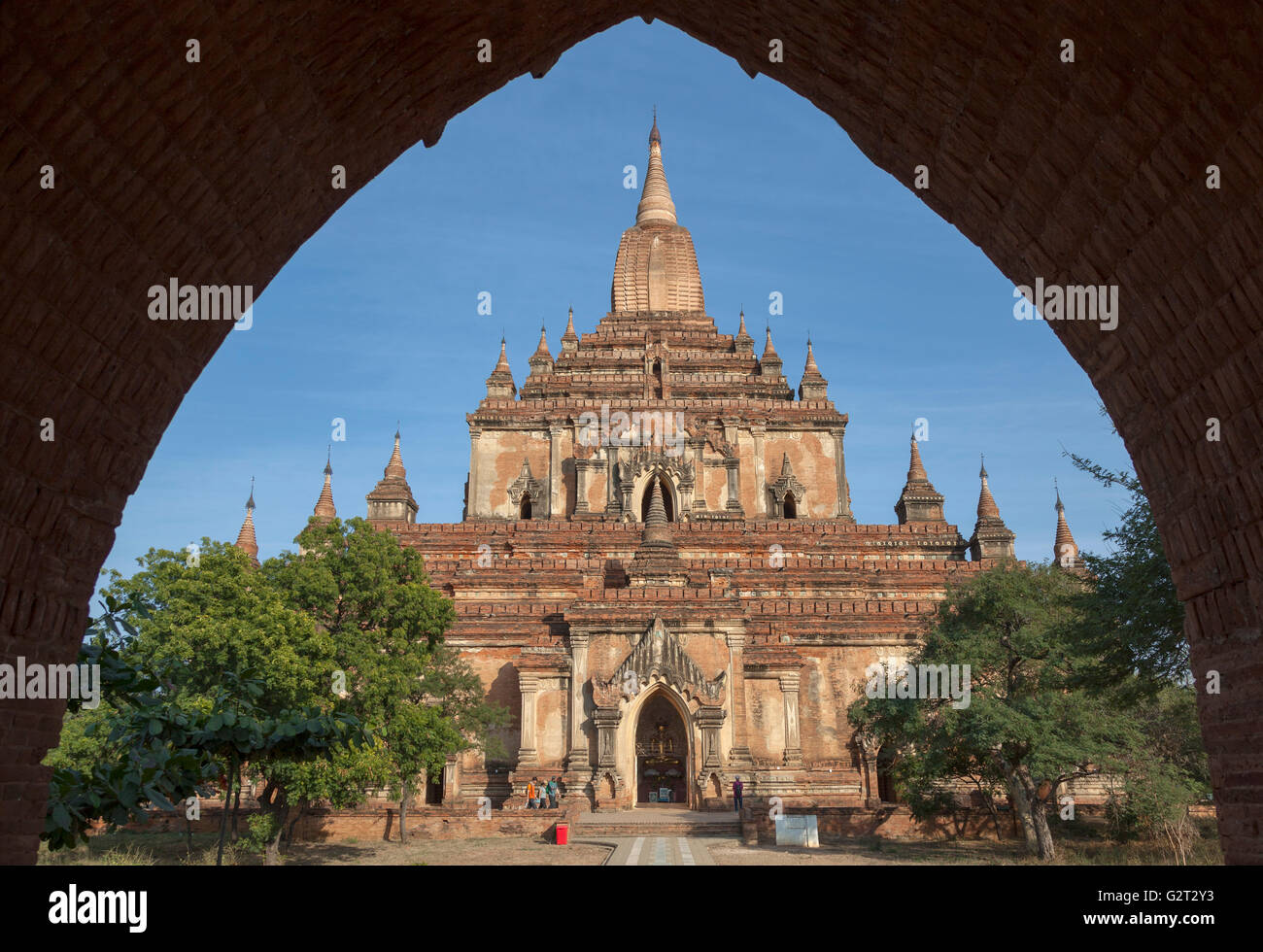 L'entrée de l'Pahto, Dhammayangyi à Bagan (Myanmar). Ce temple bouddhiste fortifié remonte au XII ème siècle. Banque D'Images