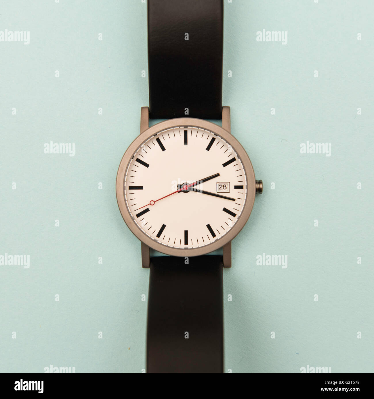 Montre pour homme avec bracelet en cuir noir Banque D'Images