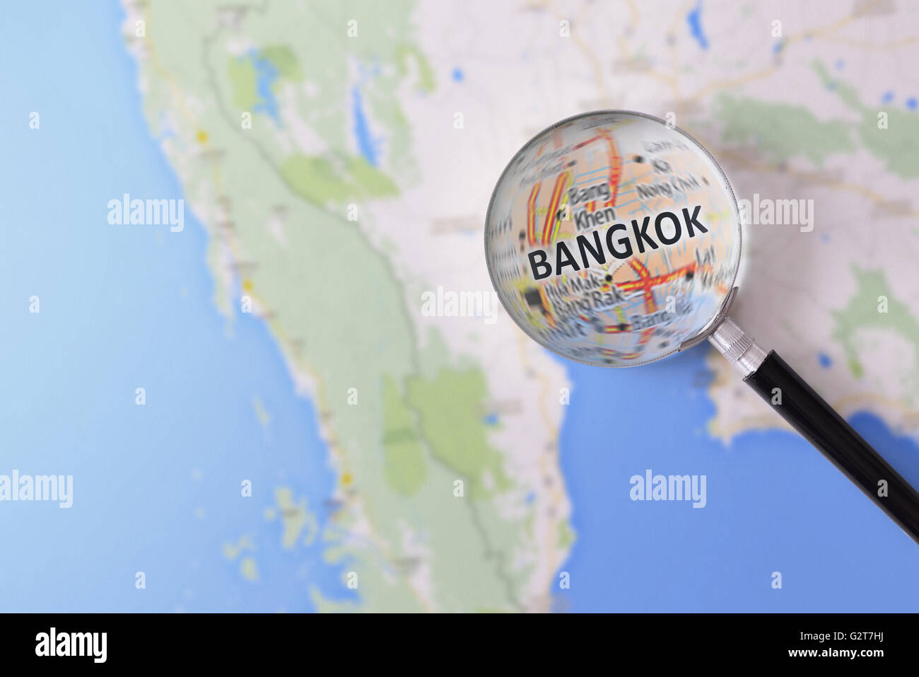 Plan de Bangkok a consulté à l'aide d'une loupe en surbrillance le nom de la ville Banque D'Images