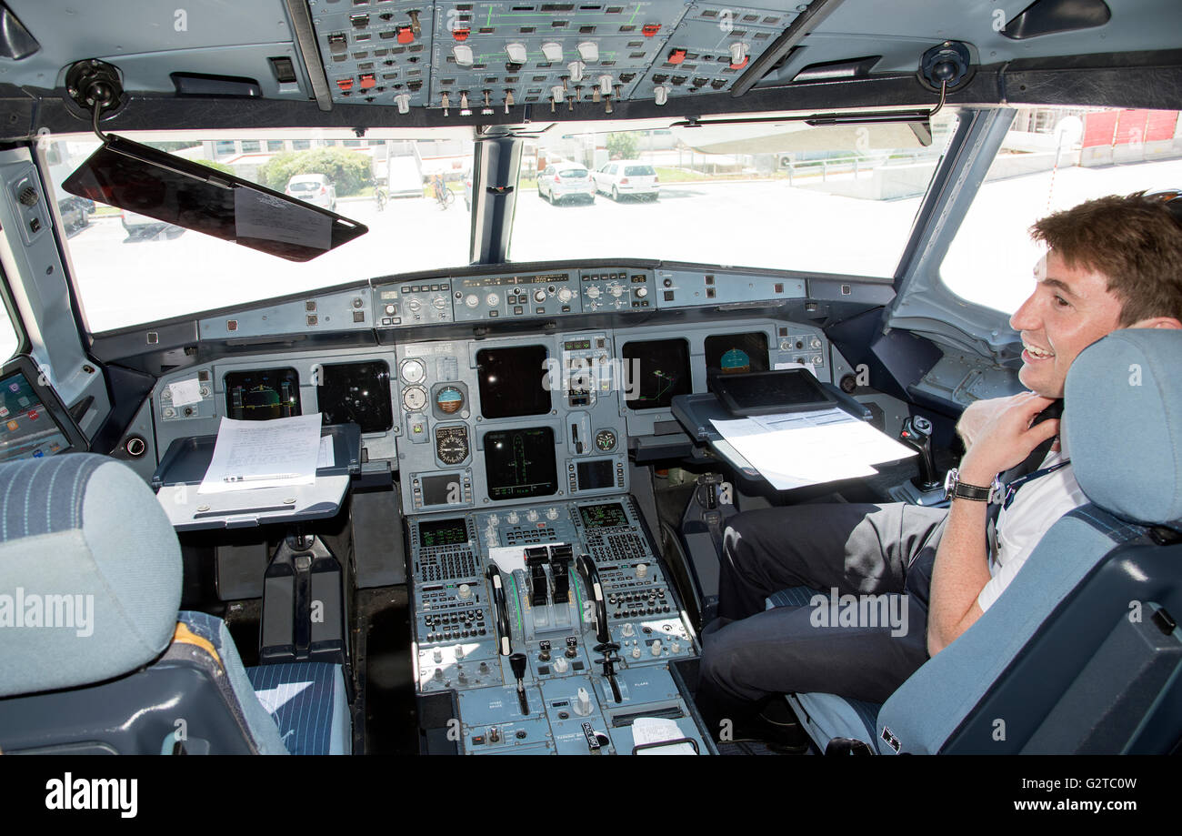 AIRBUS A320 FLIGHTDECK Instrumentation sur le pilotage d'un Airbus A320 avions moyen-courrier de passagers Banque D'Images
