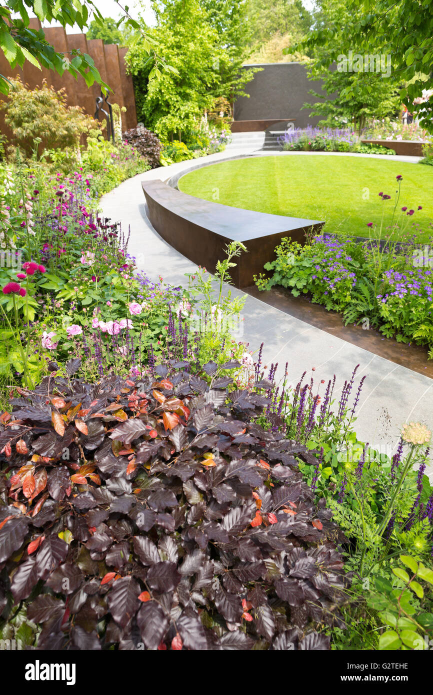 RHS Chelsea Flower Show 2016, la caserne de Chelsea Garden, médaille d'or, design Jo Thompson MSGD Banque D'Images