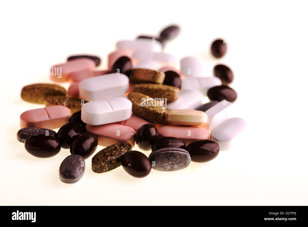 Tas de pilules et vitamines.Pharma comprimés de médicaments. Banque D'Images