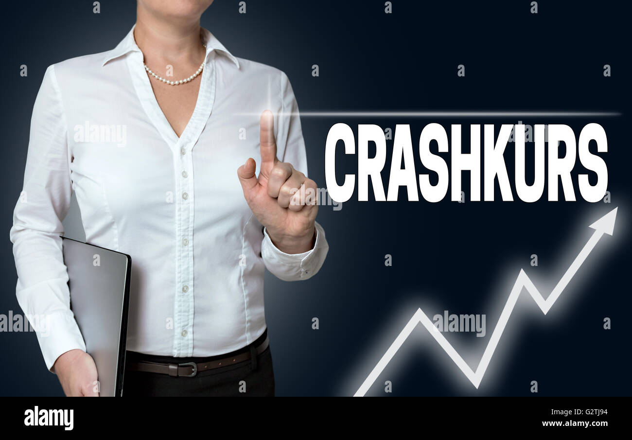 Crashkurs (en allemand cours intensif) écran tactile est exploité par femme d'affaires. Banque D'Images